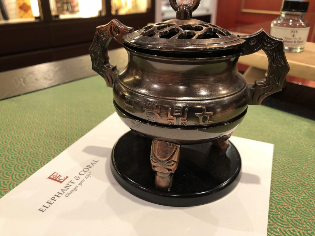 Pilot Urn Tripod